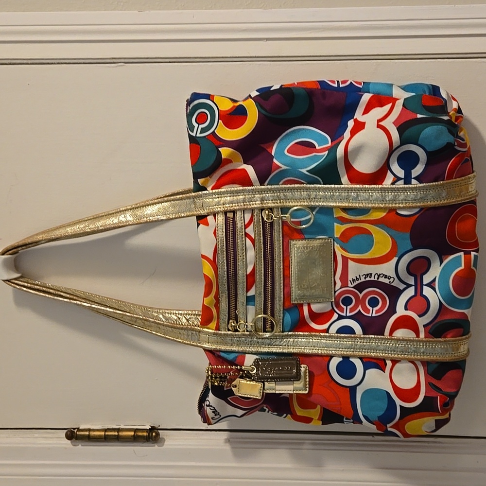 Coach poppy Signature Tote with Gold Accents